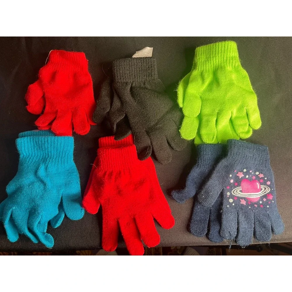 Assorted Kids Knit Gloves Bundle 6 Pairs Red Blue Green Black Heart Planet 5in